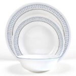 צלחות לבנות