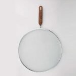 Oil spatter-driven frying cap